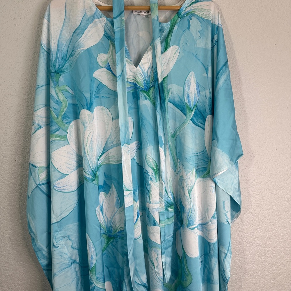 Valerie Perez VP Beau Rivage Exclusive Magnolia Flower Short Caftan sz L